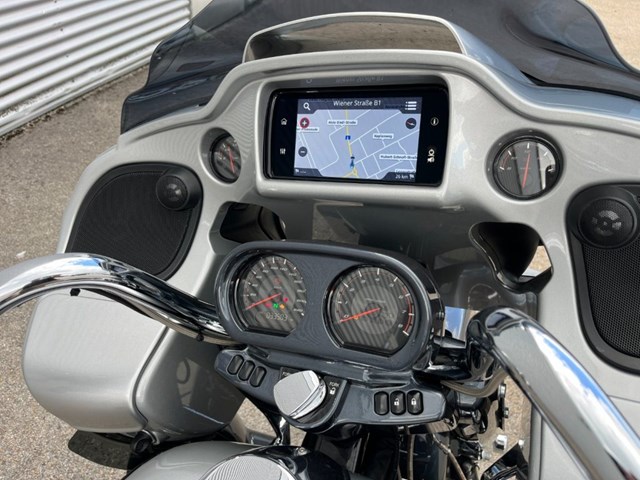 Harley-Davidson CVO Road Glide FLTRXSE (silber) - Bild 17