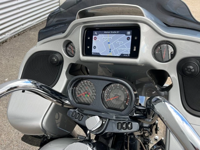 Harley-Davidson CVO Road Glide FLTRXSE (silber) - Bild 17