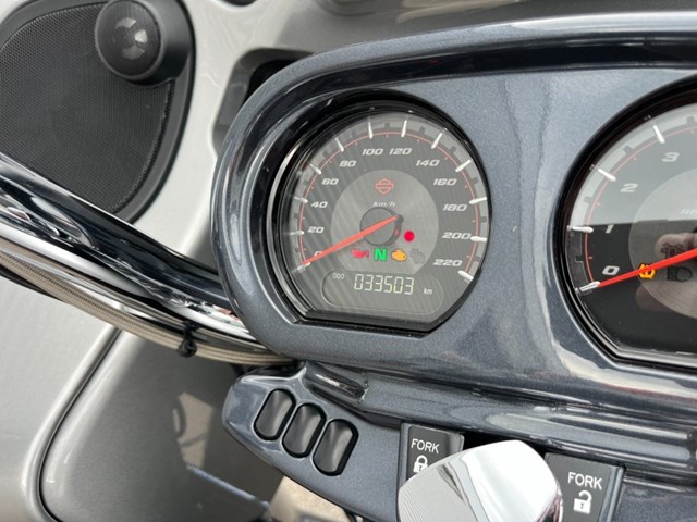 Harley-Davidson CVO Road Glide FLTRXSE (silber) - Bild 19