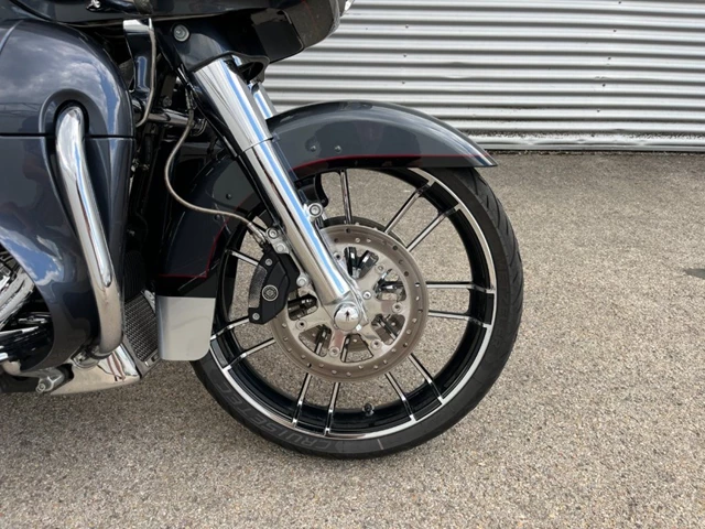 Harley-Davidson CVO Road Glide FLTRXSE (silber) - Bild 5