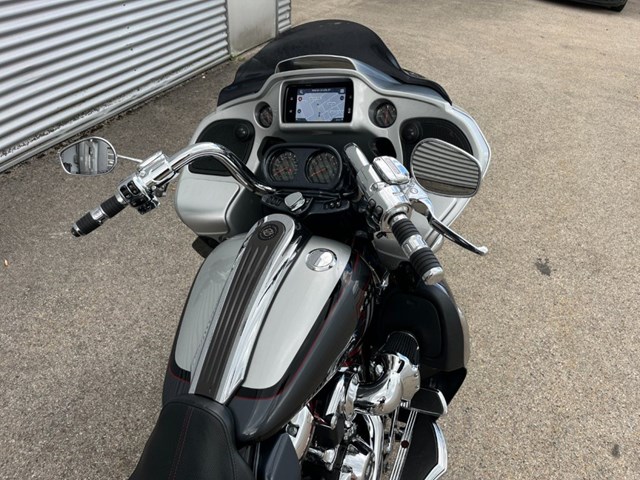 Harley-Davidson CVO Road Glide FLTRXSE (silber) - Bild 7