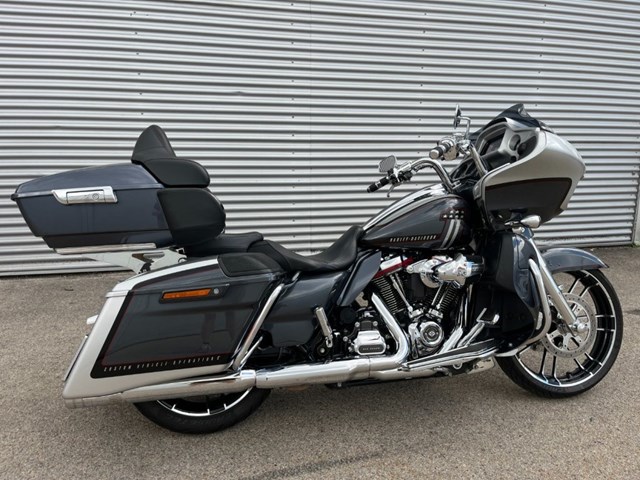 Harley-Davidson CVO Road Glide FLTRXSE (silber) - Bild 9