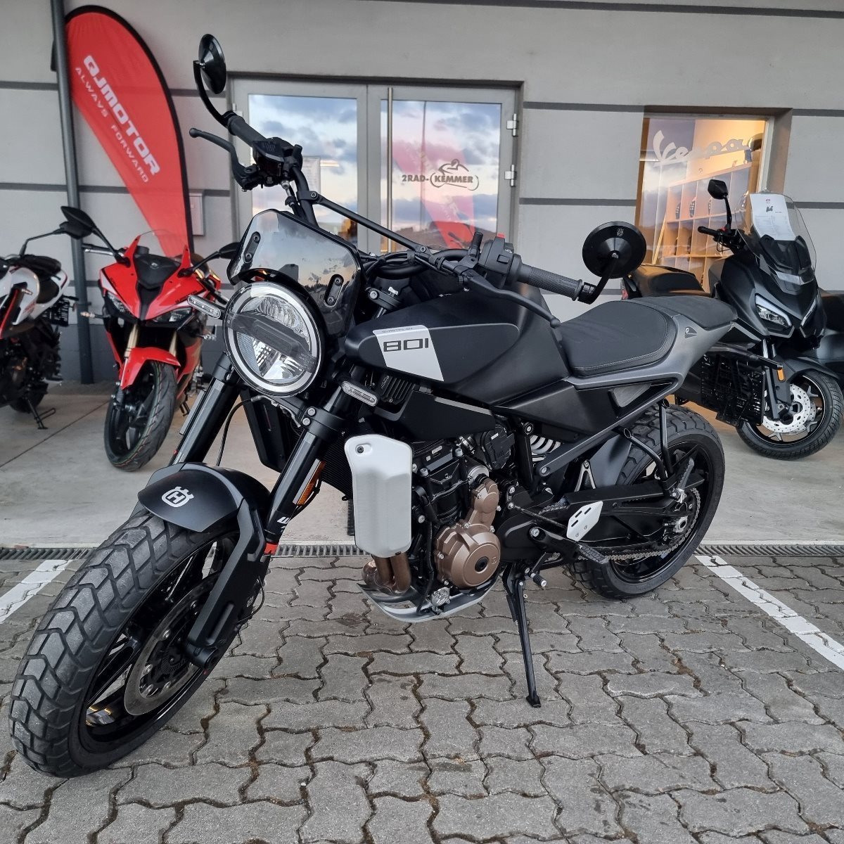 Husqvarna Svartpilen 801