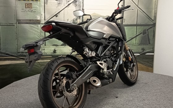 Gebrauchtmotorrad Honda CB125R - Bild 5