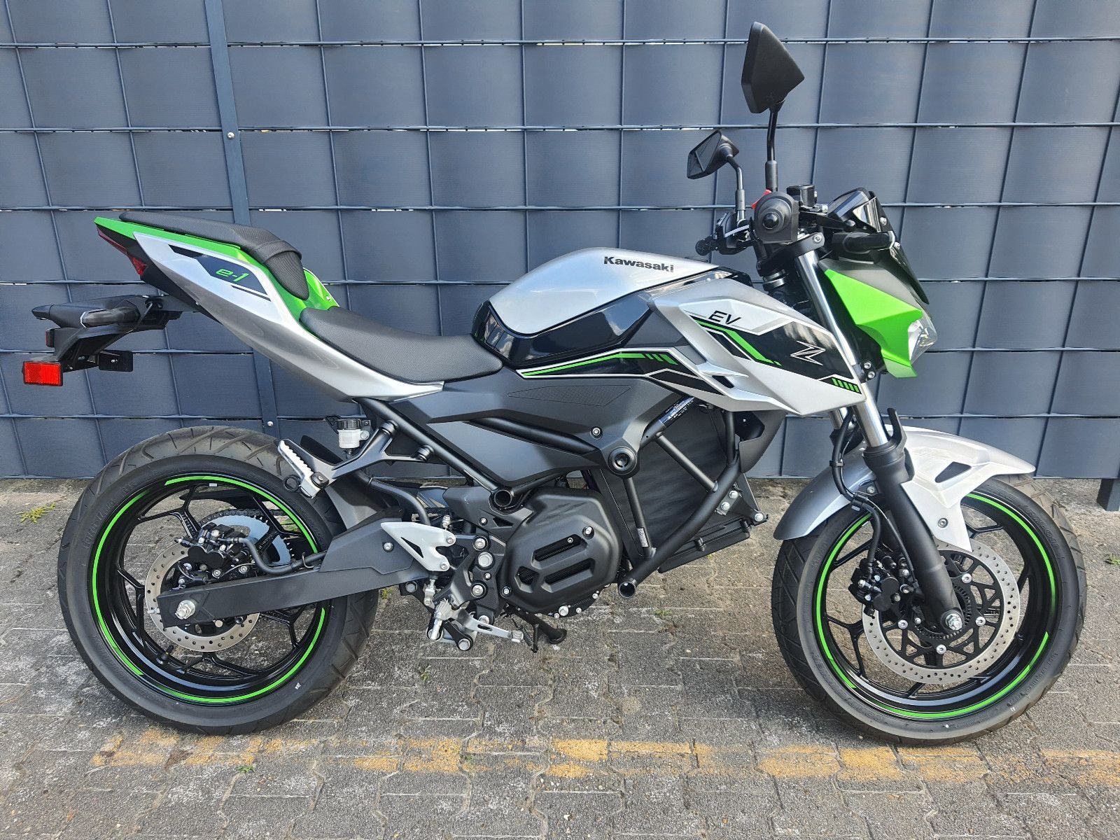 Kawasaki Z e-1