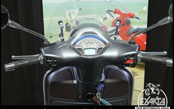 Gebrauchtmotorrad Vespa GTS 300 Touring - Bild 11