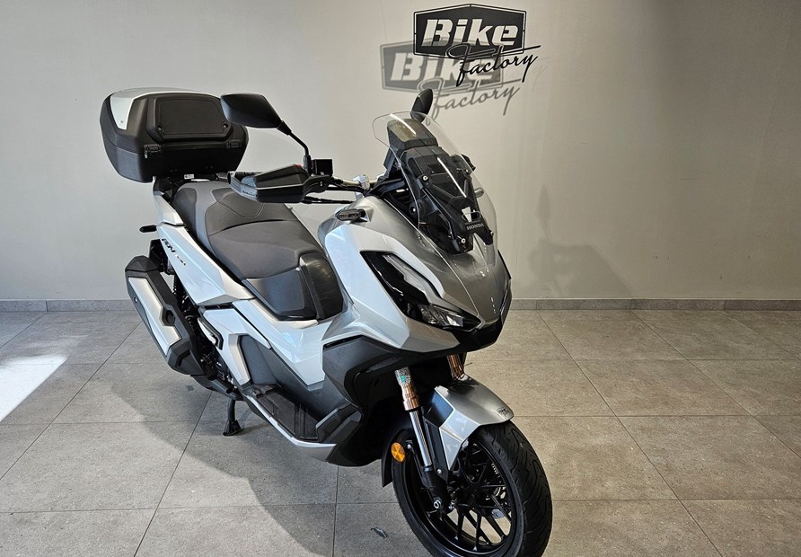 Honda ADV350 (silber metallic)