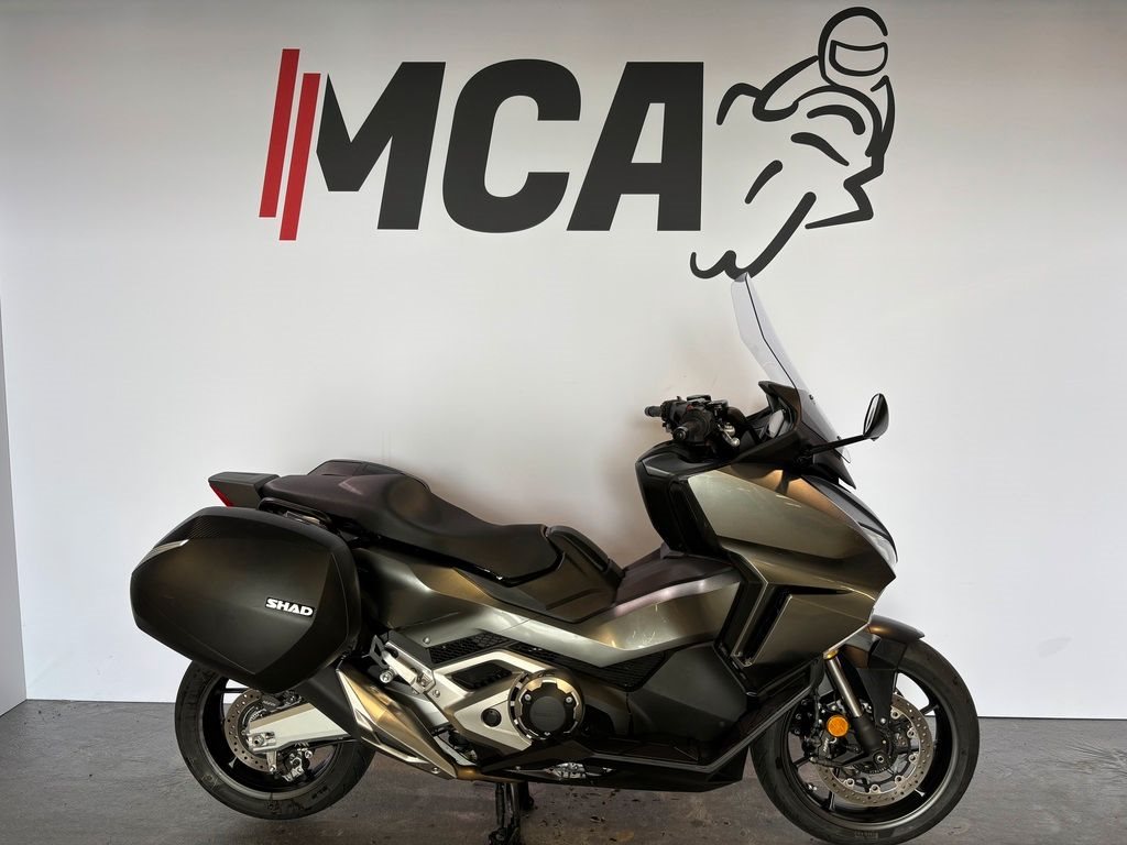 Honda Forza 750