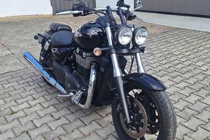 Triumph Thunderbird Storm