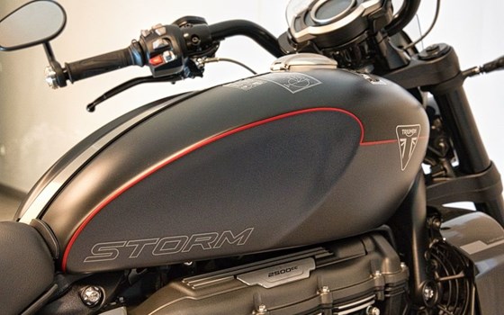 Gebrauchtmotorrad Triumph Rocket 3 Storm GT - Bild 14