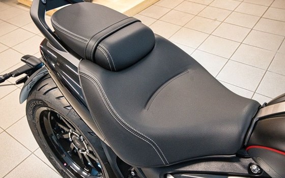 Gebrauchtmotorrad Triumph Rocket 3 Storm GT - Bild 9