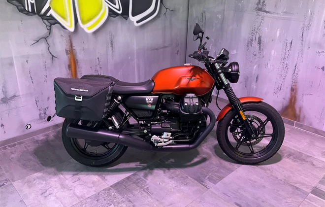 Moto Guzzi V7 Stone