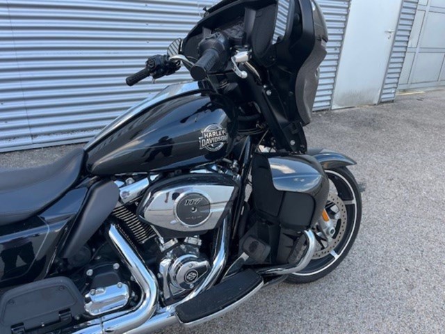 Harley-Davidson Street Glide Ultra (schwarz) - Bild 2