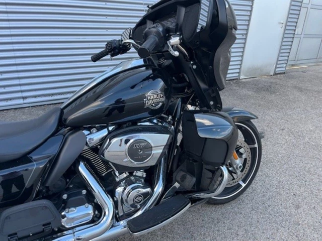 Harley-Davidson Street Glide Ultra (schwarz) - Bild 2