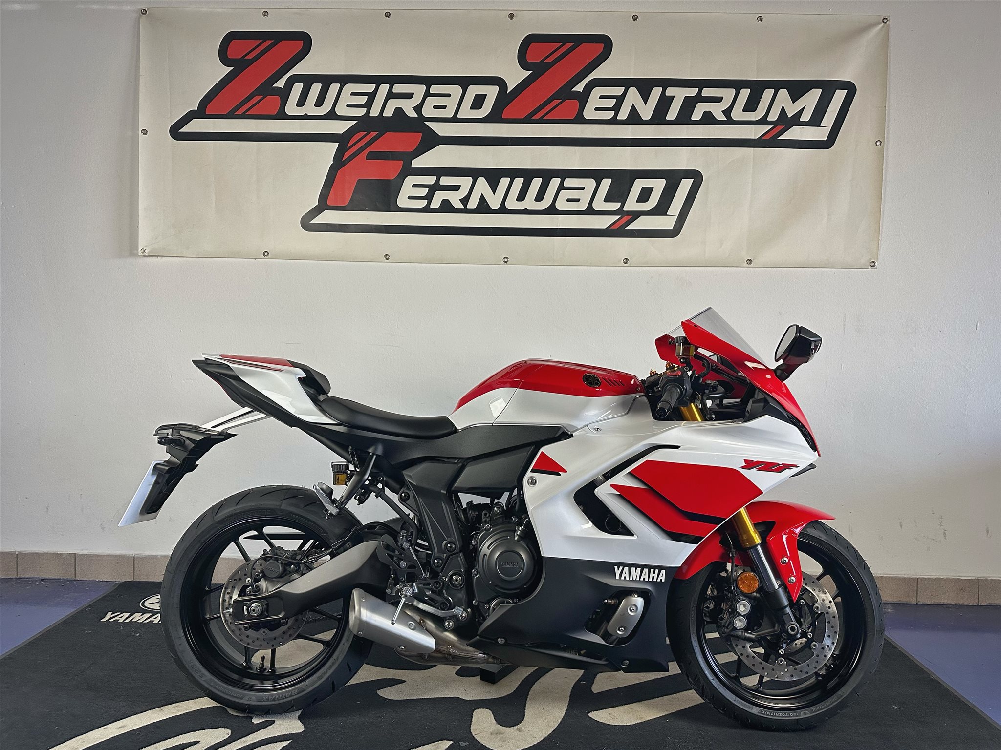 Yamaha R7