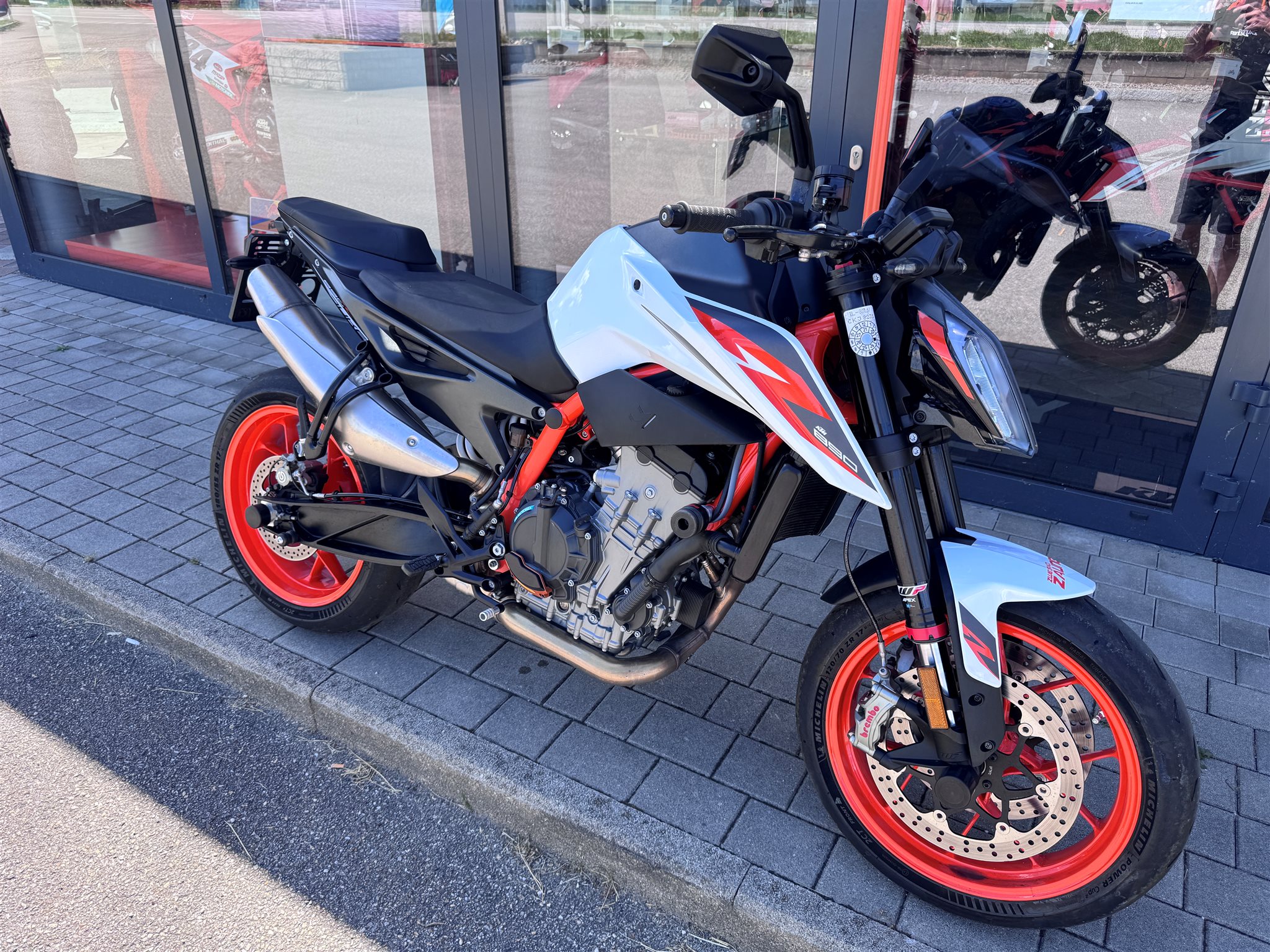 KTM 890 Duke R