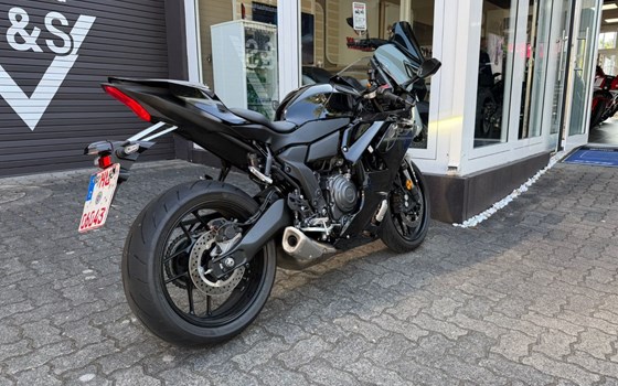 Gebrauchtmotorrad Yamaha R7 - Bild 3