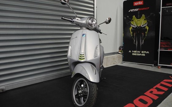 Neufahrzeug Vespa Primavera 125 75th - Bild 11