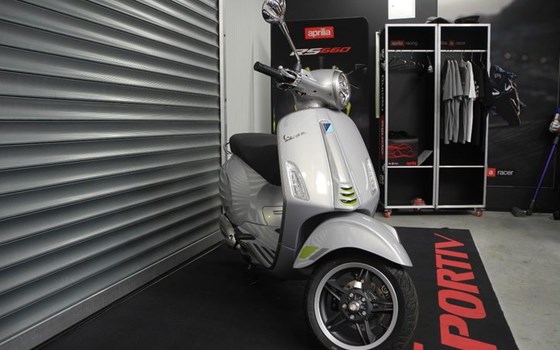 Neufahrzeug Vespa Primavera 125 75th - Bild 12