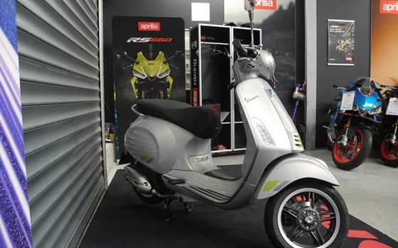 Neufahrzeug Vespa Primavera 125 75th - Bild 13