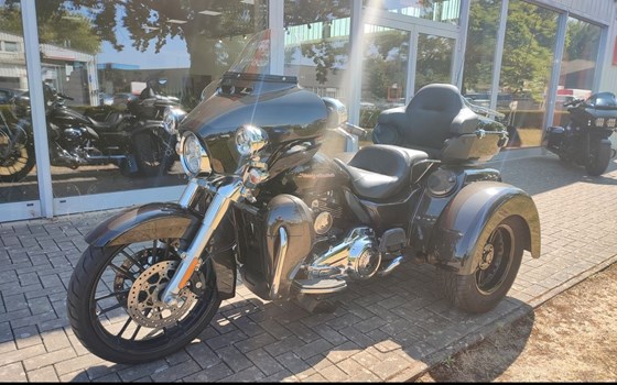 Gebrauchtmotorrad Harley-Davidson Tri Glide Ultra FLHTCUTG - Bild 2