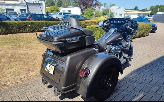 Gebrauchtmotorrad Harley-Davidson Tri Glide Ultra FLHTCUTG - Bild 6