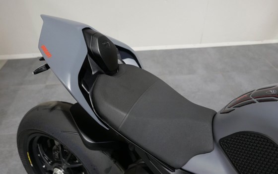 Gebrauchtmotorrad Ducati Streetfighter V4 S - Bild 5