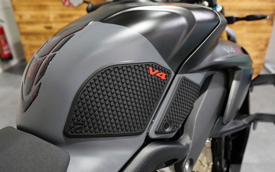 Gebrauchtmotorrad Ducati Streetfighter V4 S - Bild 7