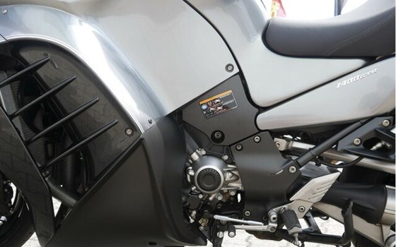 Gebrauchtmotorrad Kawasaki GTR 1400 - Bild 8