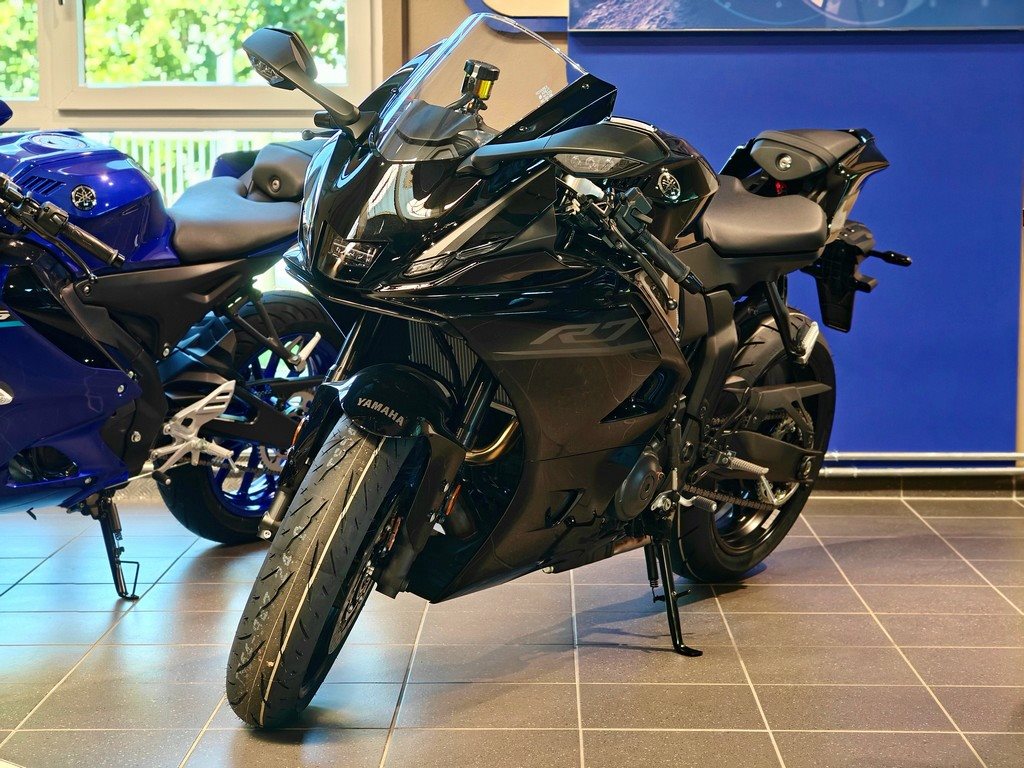 Yamaha R7