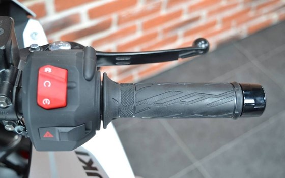 Gebrauchtmotorrad Suzuki GSX-8R - Bild 11