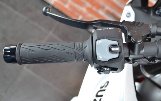 Gebrauchtmotorrad Suzuki GSX-8R - Bild 9
