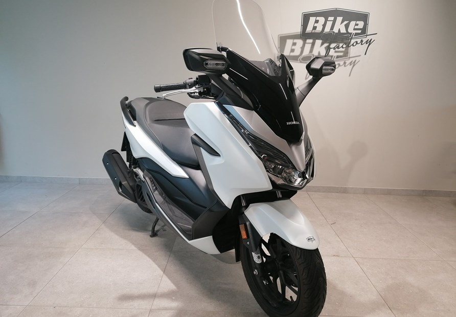 Honda Forza 125 (weiß)
