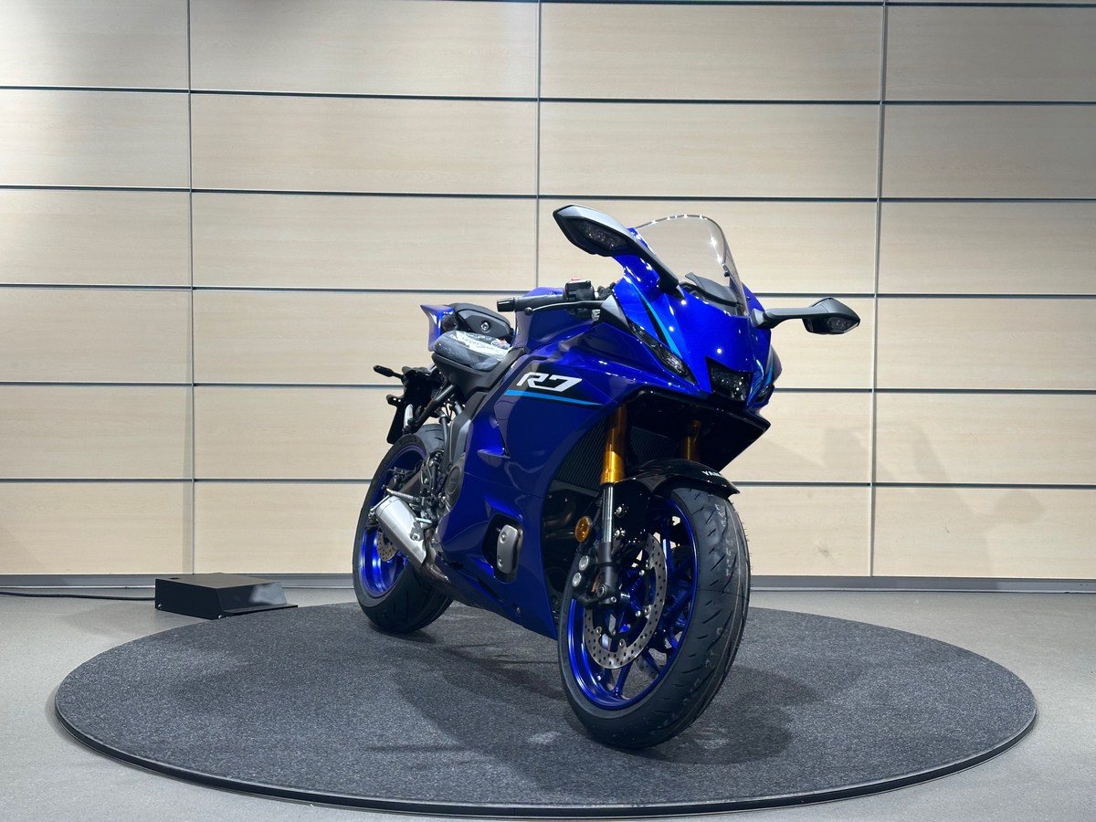 Yamaha R7