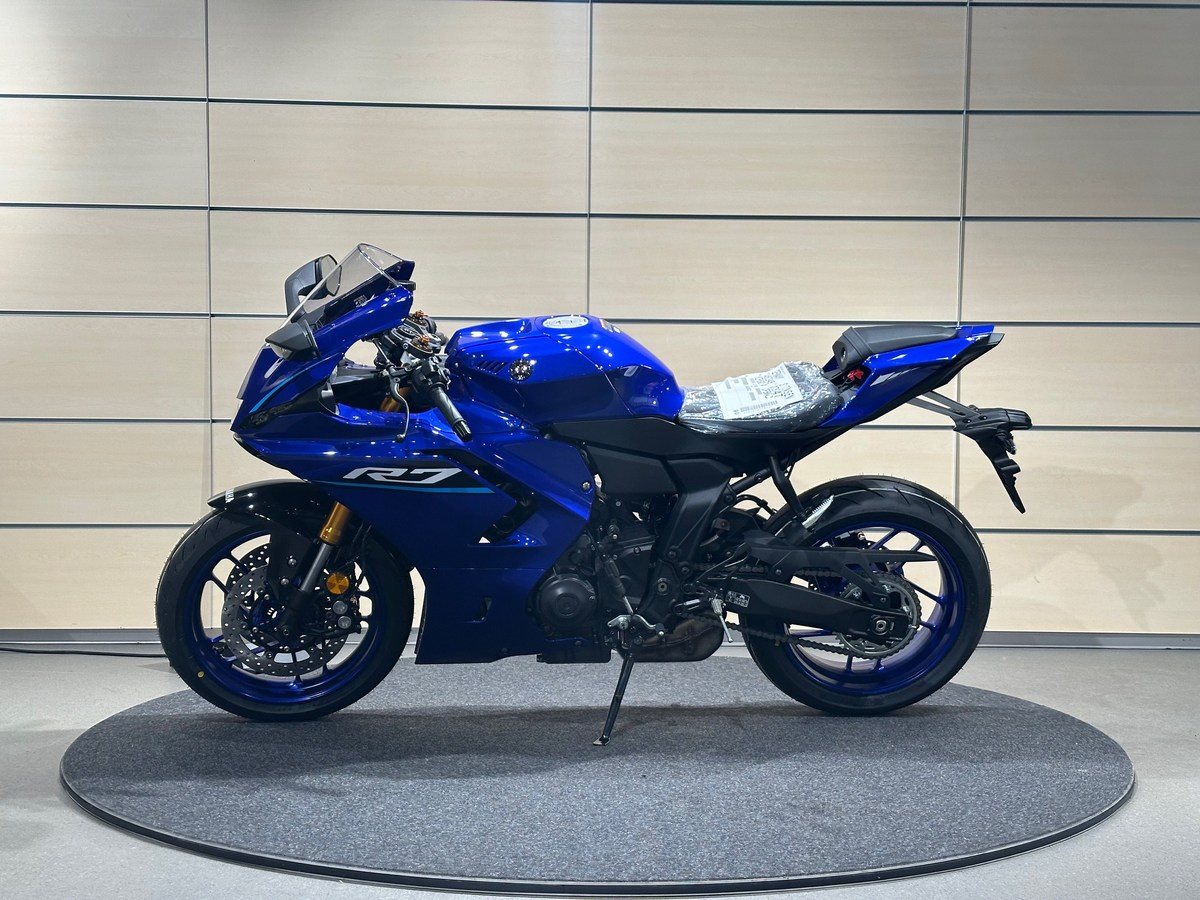 Yamaha R7