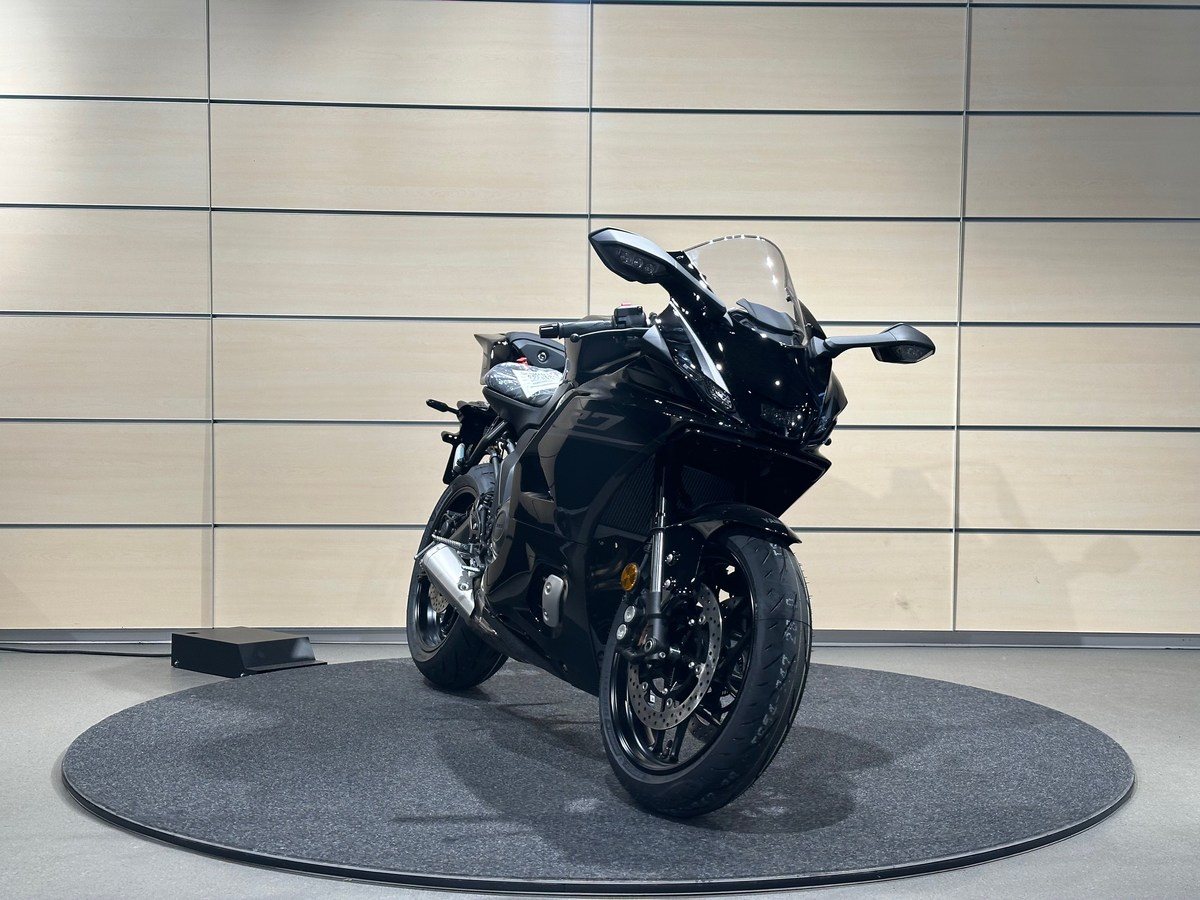 Yamaha R7