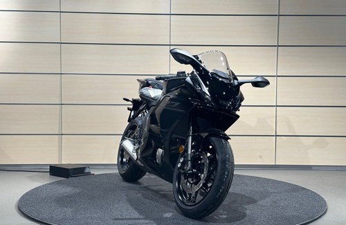 Neumotorrad Yamaha R7