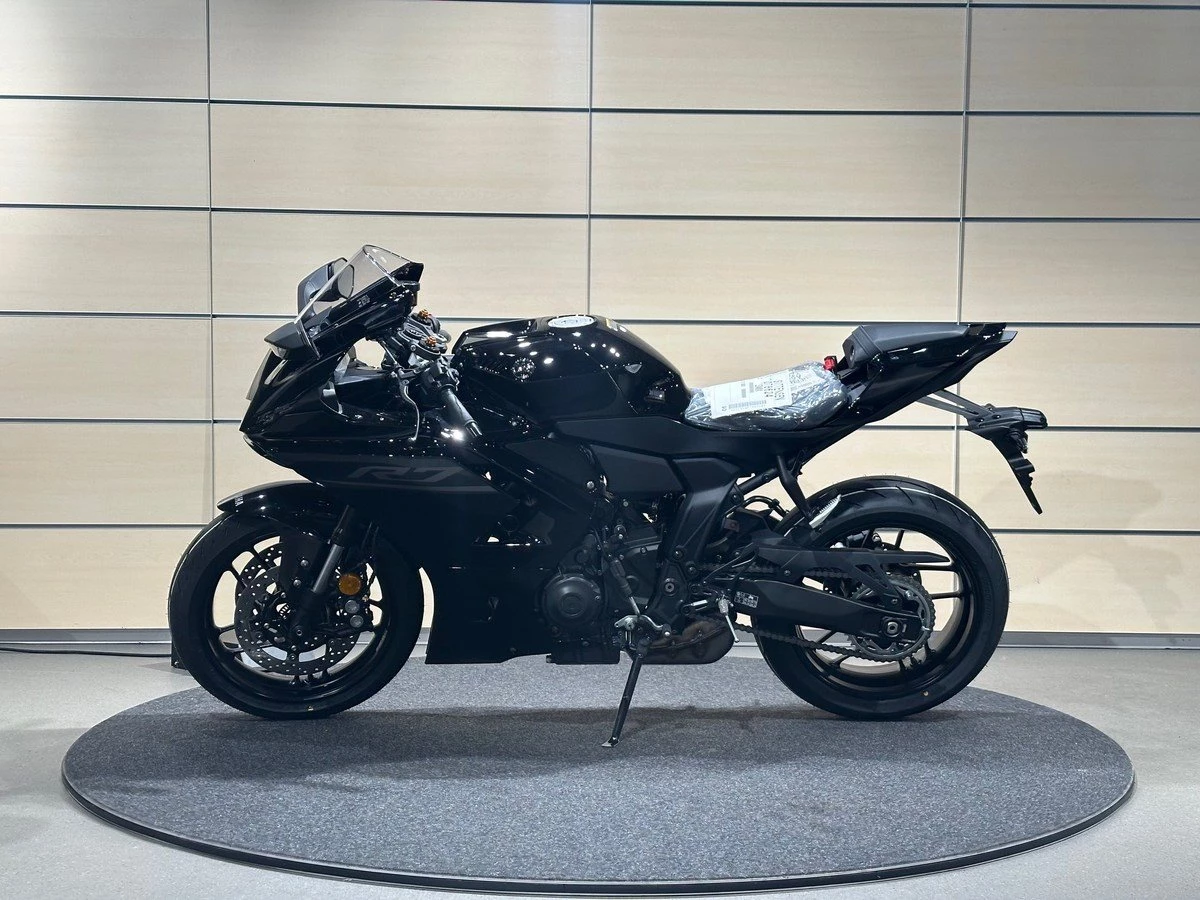 Yamaha R7