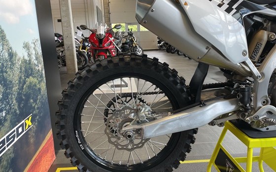 Gebrauchtmotorrad Triumph TF 250-X - Bild 9