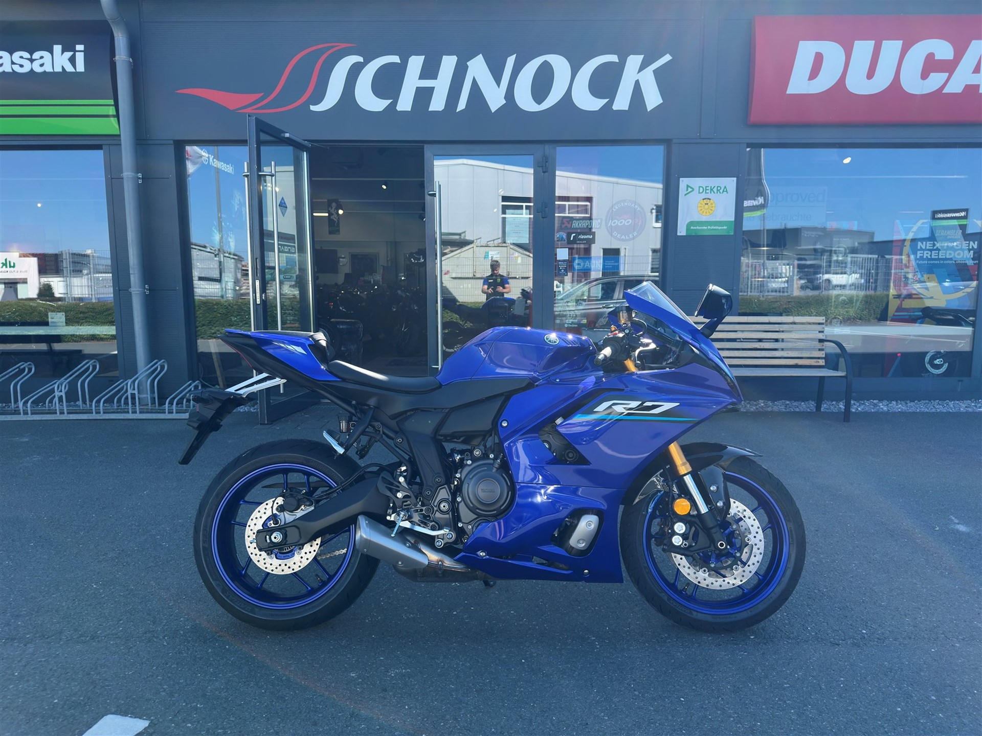 Yamaha R7