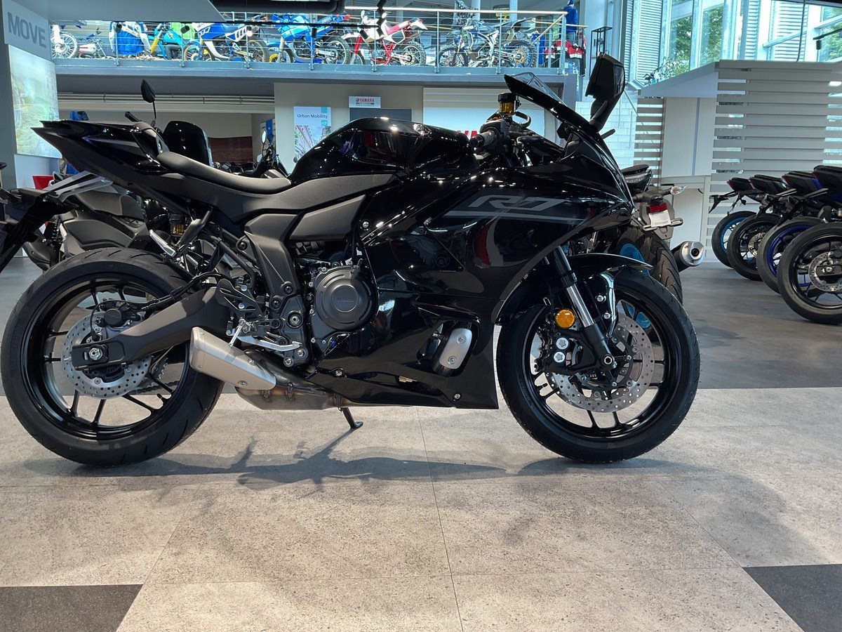 Yamaha R7