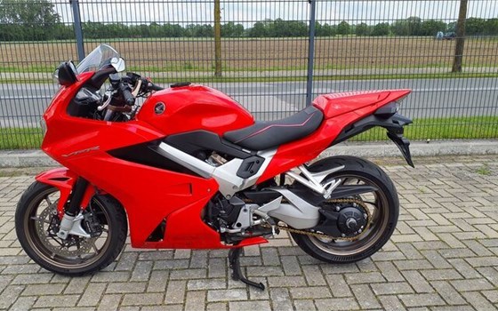 Gebrauchtmotorrad Honda VFR 800 F - Bild 6