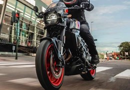 Neumotorrad Suzuki GSX-8TT