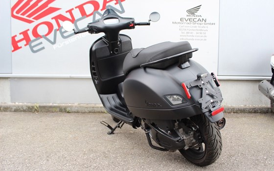 Gebrauchtmotorrad Vespa GTS 300 Super Notte - Bild 4