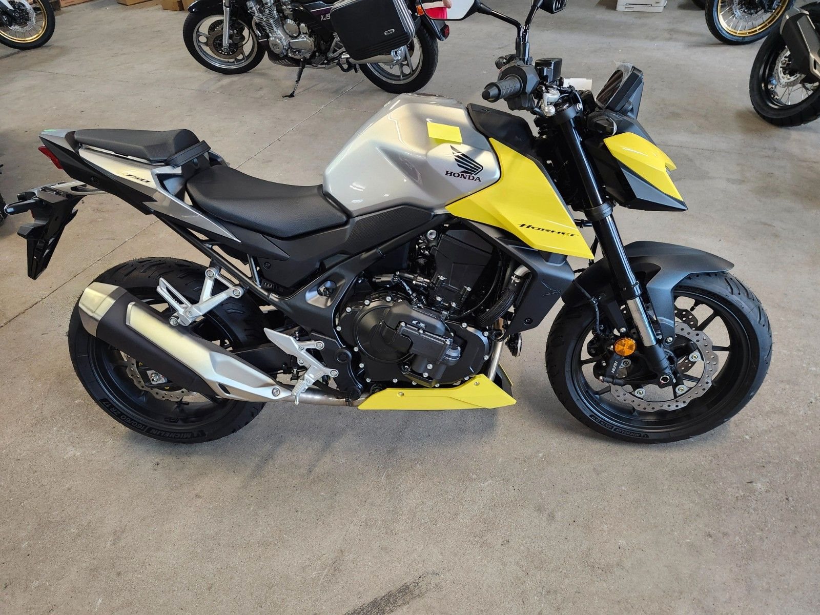 Honda CB750 Hornet E-Clutch
