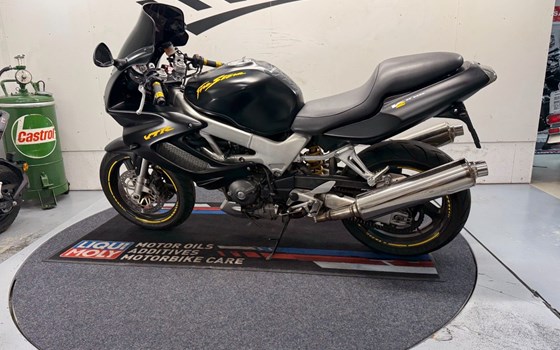 Gebrauchtmotorrad Honda VTR 1000 F Fire Storm - Bild 2
