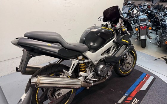 Gebrauchtmotorrad Honda VTR 1000 F Fire Storm - Bild 7