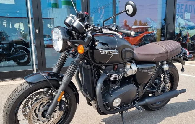 Triumph Bonneville T120 Black