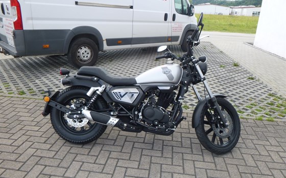 Gebrauchtmotorrad QJ Motor SRV 125 - Bild 1