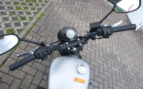 Gebrauchtmotorrad QJ Motor SRV 125 - Bild 11